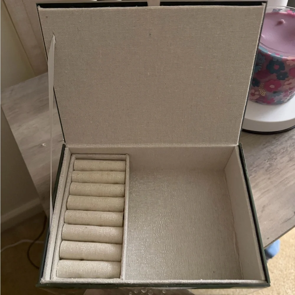 Elegant Gold Jewelry Box